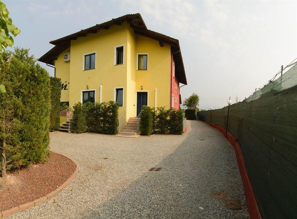 Hotel Motel Residence S Front Exterior photo